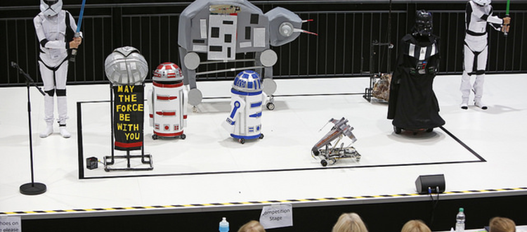 RoboCup Junior OnStage: giovanissimi ragazzi e robot da loro creati rappresentano una delle scene più famose di StarWors