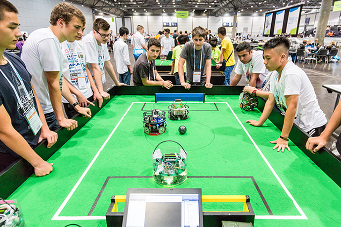 Ragazzi al RoboCup Junior categoria soccer